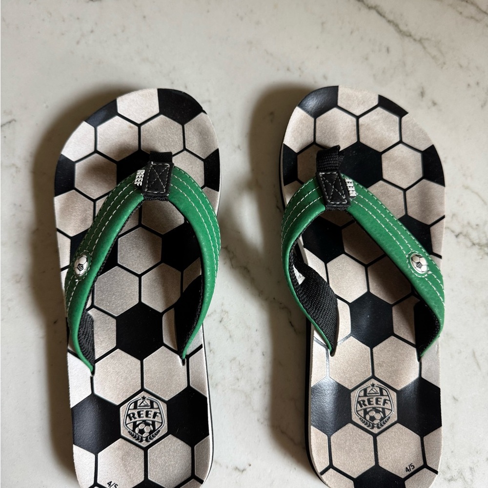 Reef Soccer Flip Flops youth size 4/5